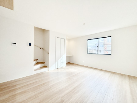 ���r���O�@���� ���r���O�K�i�A������؂ȉƑ��ƃR�~���j�P�[�V�������Ƃ��Ƒ��v���̊Ԏ��