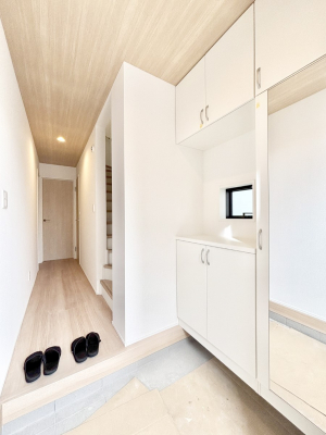 ���ց@����