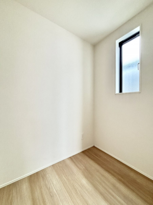 ���[�@3�K�̔[�ˁB���[�����ł͂Ȃ��A�e�����[�N���[����A�g���G�Ƃ��Ă������p���������܂��B