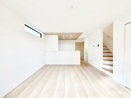 ���r���O�@���邢�z���������A�����̕��͋C�ɖ�������郊�r���O�E�_�C�j���O�B 