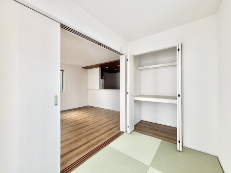 ���̑����ρ@���r���O�Ɨׂ荇���Ă���a���B�a�̋�Ԃłق��ƈꑧ�B