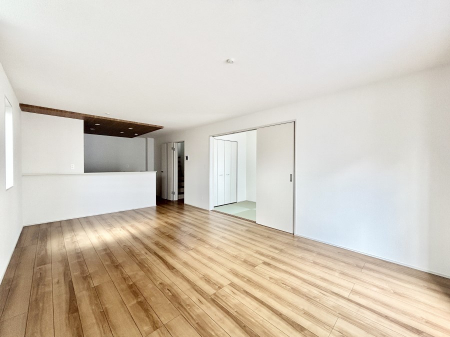 ���r���O�@�ǂ��ɂ��Ă��Ƒ��̂Ȃ������������R�~���j�P�[�V�������r���O�B 