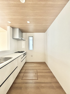 �L�b�`���@�u�₩�ȕ����ʂ蔲����L�b�`���B��������̂Ŗ��邭���C�ɂ��𗧂��܂��B