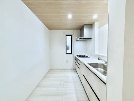 �L�b�`���@�u�₩�ȕ����ʂ蔲����L�b�`���B��������̂Ŗ��邭���C�ɂ��𗧂��܂��B