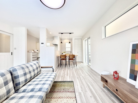 ���r���O�@���Ƒ��̓��₩�Șb�����ŕ�܂�閾�邢���r���O  