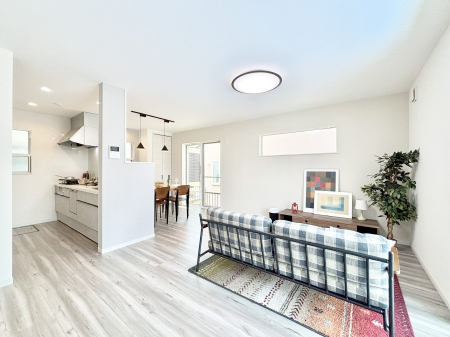 ���̑����ρ@�Ƒ��̏Ί炪���R�Ɛ��܂�Ă���A����ȕ��͋C�̃_�C�j���O�Ɏd�オ���Ă��܂��B