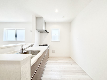 �L�b�`���@�u�₩�ȕ����ʂ蔲����L�b�`���B��������̂Ŗ��邭���C�ɂ��𗧂��܂��B