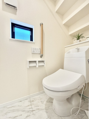 �g�C���@�g�C����1�K��2�K���ꂼ��ɔz�u����Ă��ĂƂĂ��֗��ł��B 