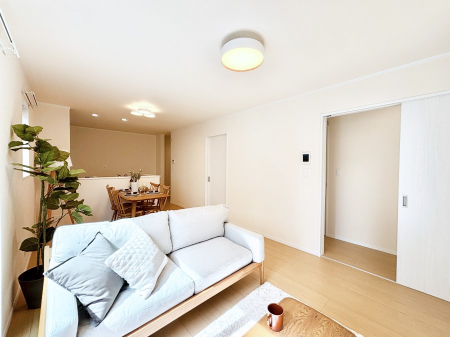 ���r���O�@���Ƒ��̓��₩�Șb�����ŕ�܂�閾�邢���r���O