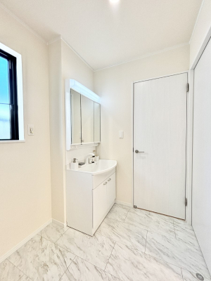 ���̑��@��Ƃ�̂��郉���h���[�X�y�[�X�B  