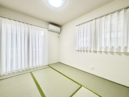 ���̑����ρ@���r���O�Ɨׂ荇���Ă���a���B�ق��ƈꑧ�ł���a�̋�Ԃ��Y�ꂸ�ɁB  