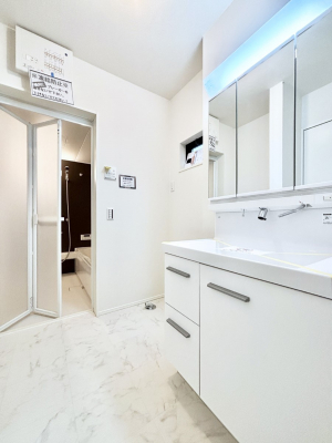 ̑@Ă̂ŎC̑ꏊłC\s܂B̐gxxCǂI