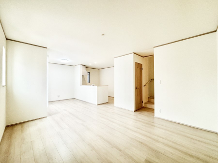 ̑ρ@Ƒ̏Ί炪RƐ܂ĂAȕ͋C̃_CjOɎdオĂ܂B