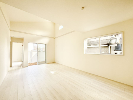 ���̑����ρ@�Ƒ��̏Ί炪���R�Ɛ��܂�Ă���A����ȕ��͋C�̃_�C�j���O�Ɏd�オ���Ă��܂� 