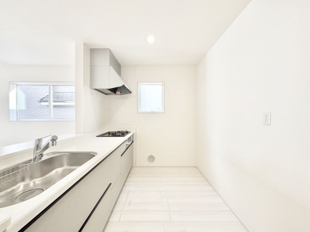 �L�b�`���@�u�₩�ȕ����ʂ蔲����L�b�`���B��������̂Ŗ��邭���C�ɂ��𗧂��܂��B