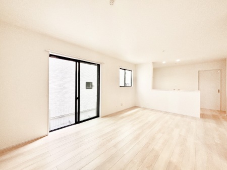 ̑ρ@Ƒ̏Ί炪RƐ܂ĂAȕ͋C̃_CjOɎdオĂ܂