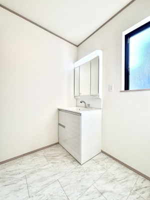 ʑEʏ@邢ʏ͖̐gxxyłႢłB