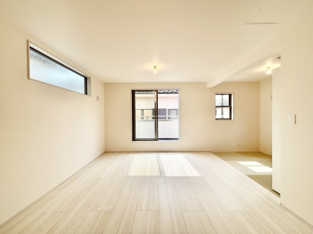 ̑ρ@Ƒ̏Ί炪RƐ܂ĂAȕ͋C̃_CjOɎdオĂ܂