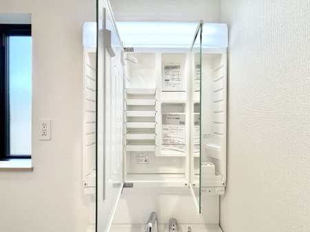 ���̑����ρ@�O�ʋ��̗��ɁA���ϕi��q���p�i�Ȃǂ����[�\�B���ʑ����������ƕۂ��܂��I