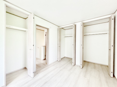 ���[�@�m���̃N���[�[�b�g�B���s��������̂Ō���̈ߗނ�����������܂�܂��B  