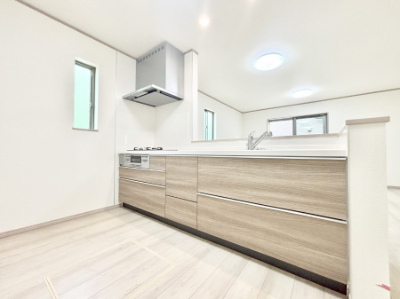 �L�b�`���@�u�₩�ȕ����ʂ蔲����L�b�`���B��������̂Ŗ��邭���C�ɂ��𗧂��܂��B