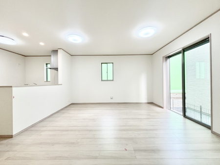 ���r���O�@���邢�z���������A�����̕��͋C�ɖ�������郊�r���O�E�_�C�j���O�B 