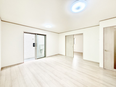 ���̑����ρ@�Ƒ��̏Ί炪���R�Ɛ��܂�Ă���A����ȕ��͋C�̃_�C�j���O�Ɏd�オ���Ă��܂��B