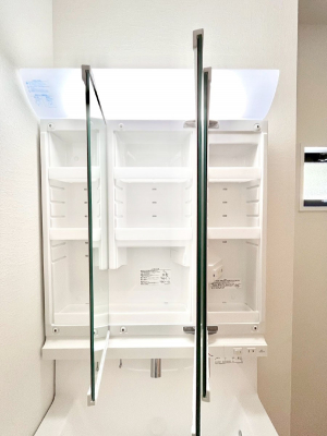 ���̑����ρ@�O�ʋ��̗��ɁA���ϕi��q���p�i�Ȃǂ����[�\�B���ʑ����������ƕۂ��܂��I