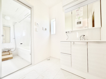 ���̑��@�L�X�Ƃ�Ƃ�̂��郉���h���[�X�y�[�X�B  