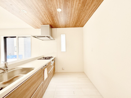 �L�b�`���@�u�₩�ȕ����ʂ蔲����L�b�`���B��������̂Ŗ��邭���C�ɂ��𗧂��܂��B