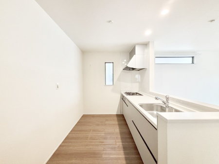 �L�b�`���@�u�₩�ȕ����ʂ蔲����L�b�`���B��������̂Ŗ��邭���C�ɂ��𗧂��܂��B