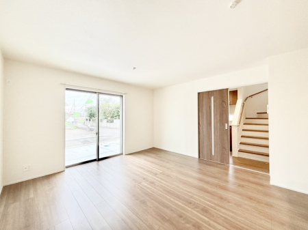 ���̑����ρ@�Ƒ��̏Ί炪���R�Ɛ��܂�Ă���A����ȕ��͋C�̃_�C�j���O�Ɏd�オ���Ă��܂��B