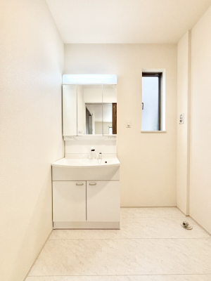 ���ʑ�E���ʏ��@�O�ʋ������������ʉ��ϑ�ł��B 