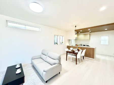 ���r���O�@�ǂ��ɂ��Ă��Ƒ��̂Ȃ������������R�~���j�P�[�V�������r���O�B 