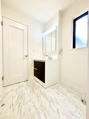 ʑEʏ@邢ʏ͖̐gxxyłႢłB