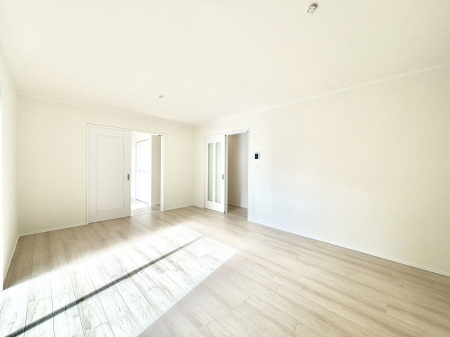 ̑ρ@Ƒ̏Ί炪RƐ܂ĂAȕ͋C̃_CjOɎdオĂ܂B