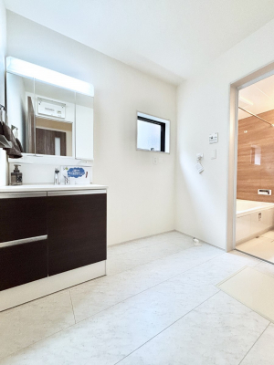 ̑@Ă̂ŎC̑ꏊłC\s܂B̐gxxCǂI