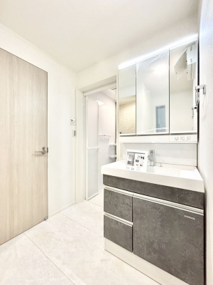 ʑEʏ@邢ʏ͖̐gxxyłႢłB