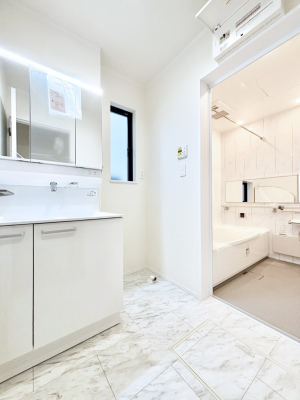 ̑@Ă̂ŎC̑ꏊłC\s܂B̐gxxCǂI