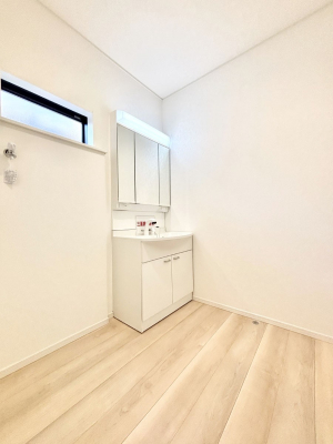 ʑEʏ@邢ʏ͖̐gxxyłႢłB