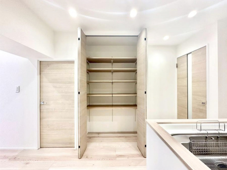 ̑ρ@rO[BɎ[ƕW܂LDKXbLЕtłˁB  