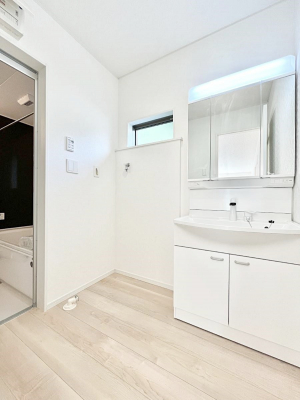 ̑@Ă̂ŎC̑ꏊłC\s܂B̐gxxCǂI