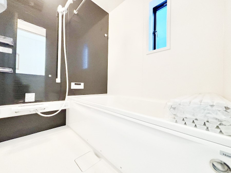 �����@���������̂���_�[�N�J���[����ɂ����o�X���[����1���̔������t���b�V���I