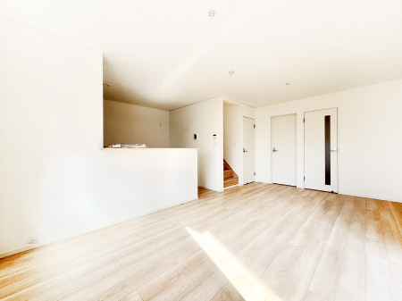 ���̑����ρ@�Ƒ��̏Ί炪���R�Ɛ��܂�Ă���A����ȕ��͋C�̃_�C�j���O�Ɏd�オ���Ă��܂��B