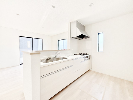 �L�b�`���@���Ƒ��̉�b�e�ޑΖʃL�b�`���B���������̃p�p�}�}�����Ƒ��Ɖ߂������Ԃ����������I