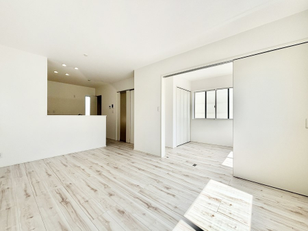 ���̑����ρ@�Ƒ��̏Ί炪���R�Ɛ��܂�Ă���A����ȕ��͋C�̃_�C�j���O�Ɏd�オ���Ă��܂�