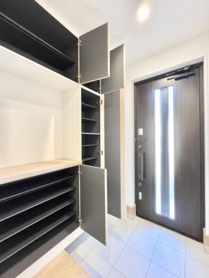 ���̑����ρ@�����Ղ���[�ł���V���[�Y�{�b�N�X�ŉƑ��S���̌C���A���ւ�������B  