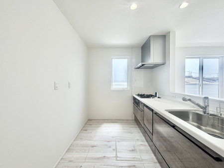 �L�b�`���@�u�₩�ȕ����ʂ蔲����L�b�`���B��������̂Ŗ��邭���C�ɂ��𗧂��܂��B