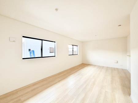 ̑ρ@Ƒ̏Ί炪RƐ܂ĂAȕ͋C̃_CjOɎdオĂ܂ 