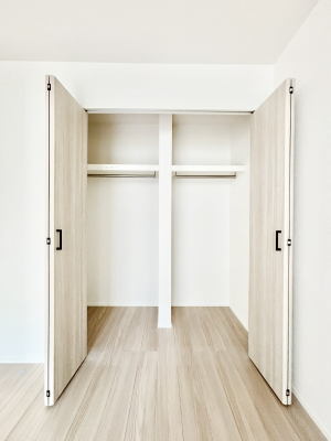 ���[�@�m���̃N���[�[�b�g�B���s��������̂Ō���̈ߗނ�����������܂�܂��B 